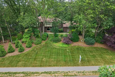 42 Eisenhower Dr 1