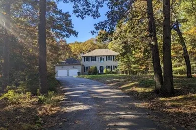 6 Chloe Ct