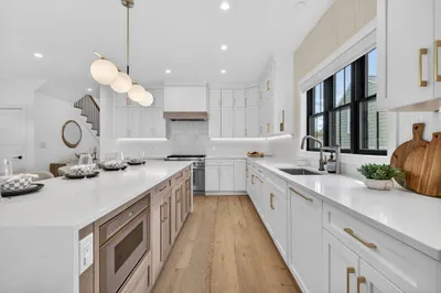 71 Cloverdale Rd 1
