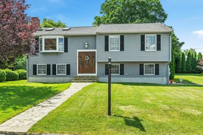 6 Crestlan Dr