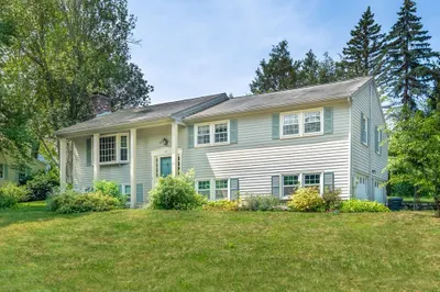 25 Old Colony Dr 1