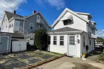 8 Lowell Pl #8
