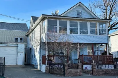 385 Chelmsford St 1