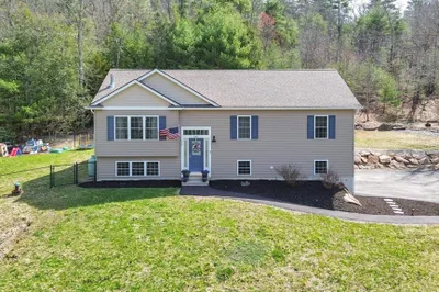 301 Podunk Rd 1