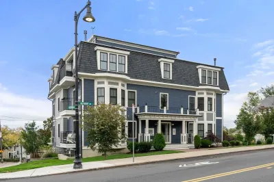 138 Neponset Ave #4 1