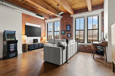 9 W Broadway #309