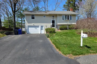 19 Bowdoin Dr