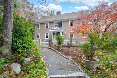 80 Carriage House Ln 1