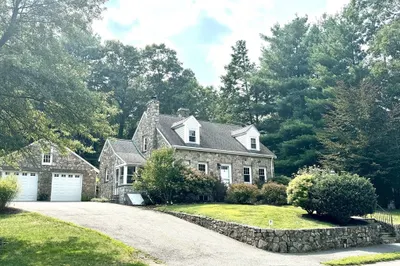60 Pleasant St 1