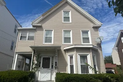 16 Oakes St 1