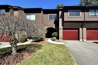 19 Hawthorne Circle #19 1