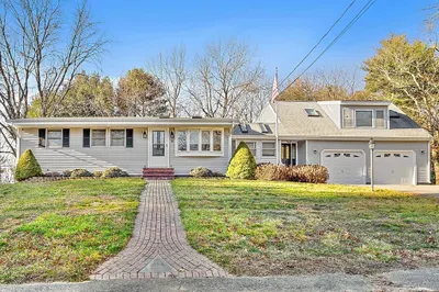 8 Quaker Cir 1