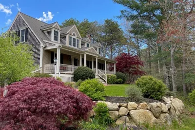 27 River Farm Rd