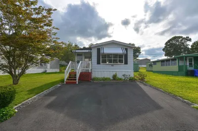 49 Holly Rd