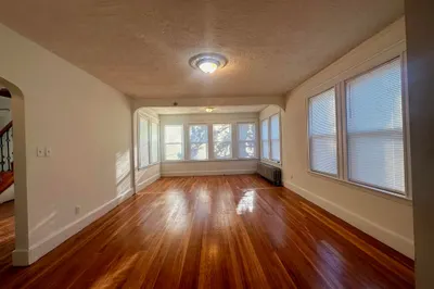 145-147 W Selden St #147 1