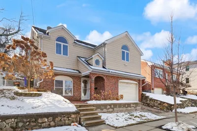 44 Waldemar Ave