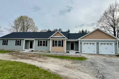 17 Brodeur Ave 1