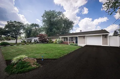 95 Nicholson Dr 1
