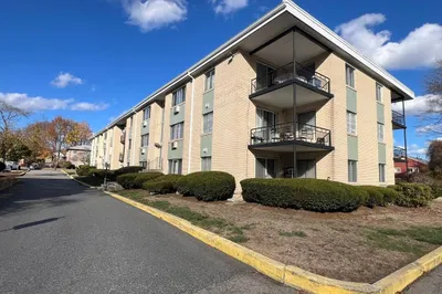 16 Nelson Dr #3B 1