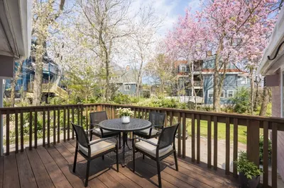 140 Kilsyth Rd #9 1