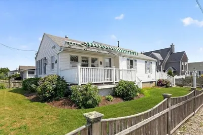 122 Beach St