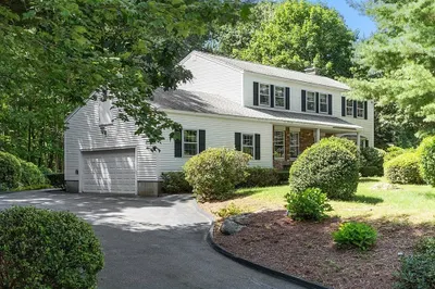 10 Colonial Dr 1