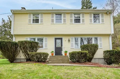 3 Meadowbrook Rd