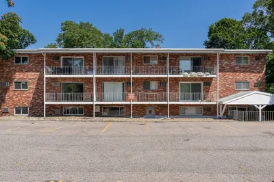 73 Charlesbank Rd #105 1