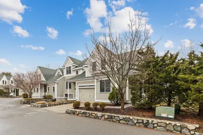 38 Courtyard Pl 1