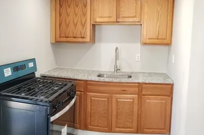 172 Centre Ave #3 1
