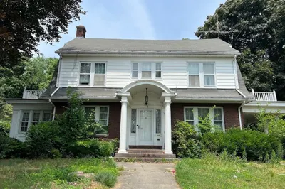 122 Bellevue Avenue 1