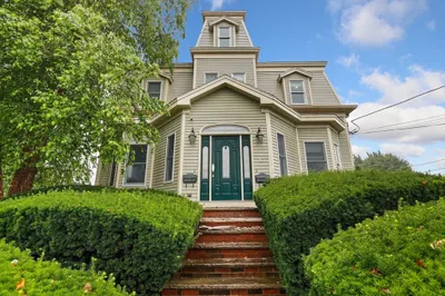 13 Essex St #2 1