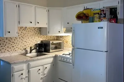 5 Irwin St #9