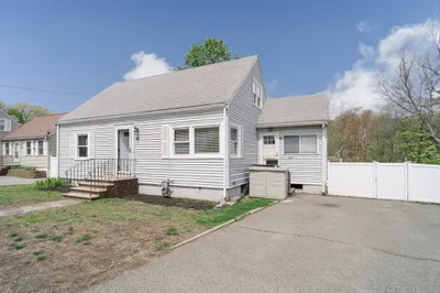 367 Lynnfield St 1