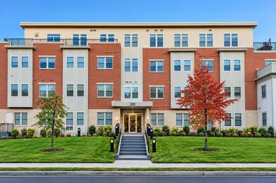 321 Hammond Pond Pkwy #103 1