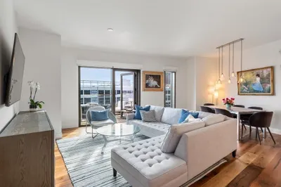 300 Pier 4 Blvd #4J