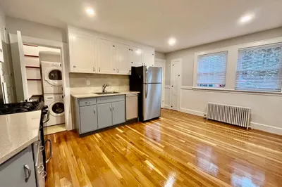94 Glendale Rd #1R
