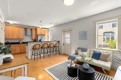 11 Vandine St #1 1