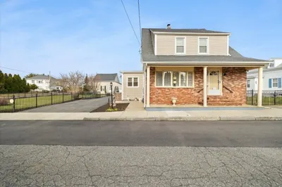 25 Winward St