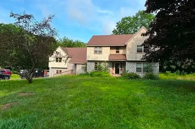 10 Patricia Ann Dr 1