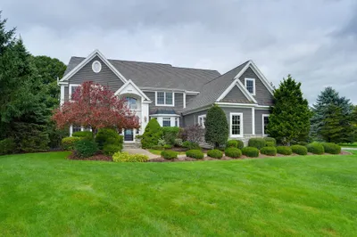 4 Nipmuc Ln 1