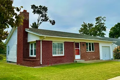 32 Warsaw Ave 1