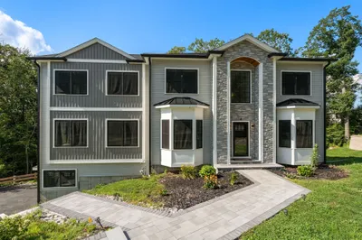 9 Flanagan Dr 1