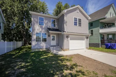 24 Medford St 1