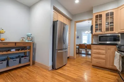 27 Noble St #1
