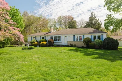 15 City View Pkwy 1