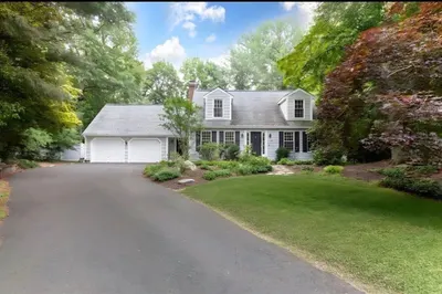 135 Lawndale Rd 1