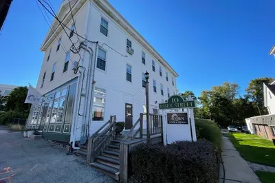 8-10 Essex Street #4