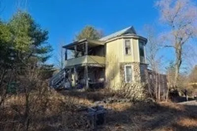 137 Pond St 1