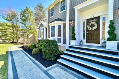 25 Stonebridge Rd 1